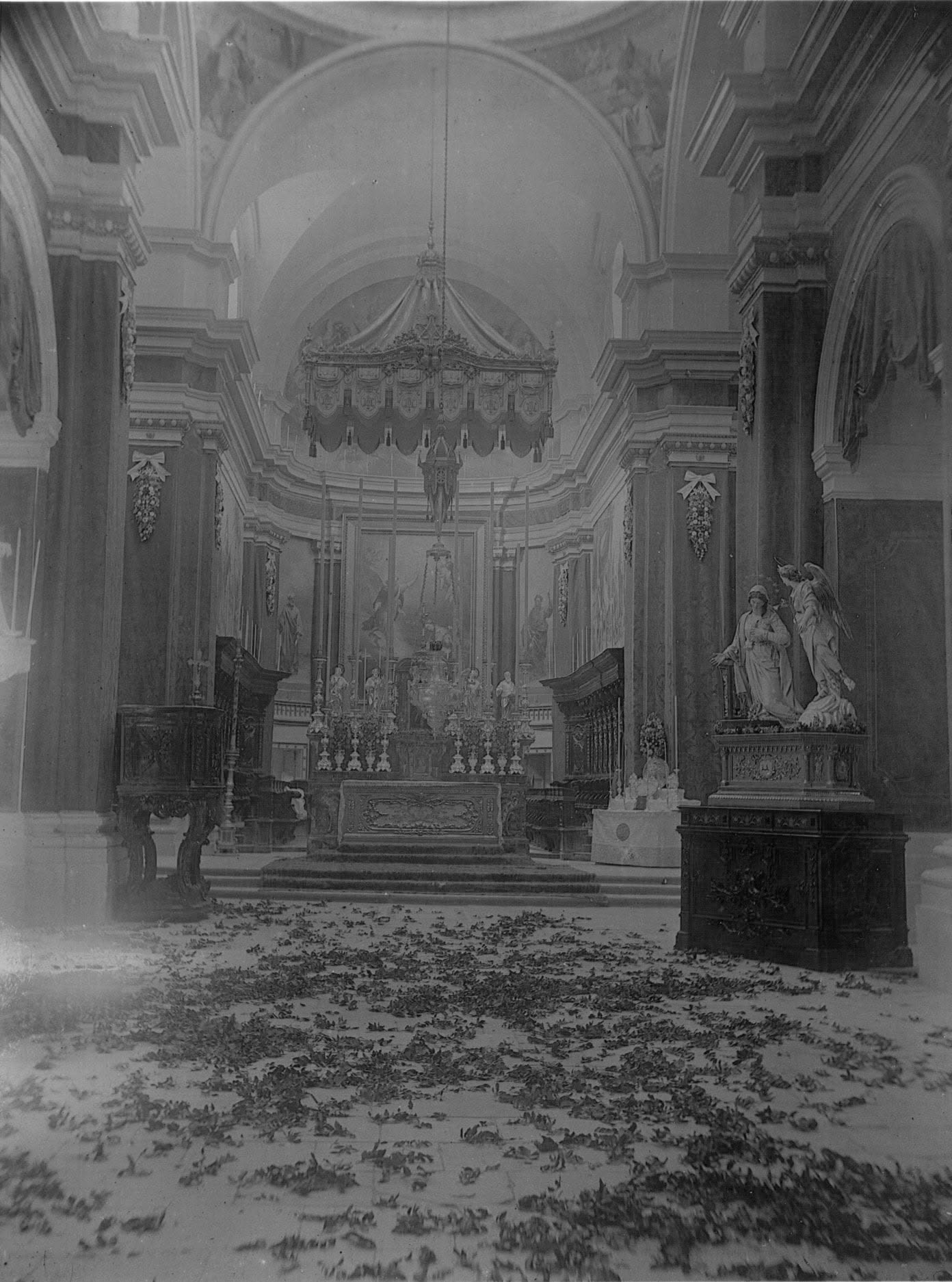 A church interior with Annunciation statues